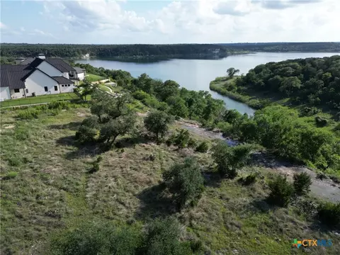 215 Lakeview Dr, Morgans Point Resort, TX 76513