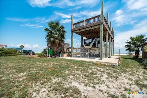 703 N Ocean Dr, Port Lavaca, TX 77979