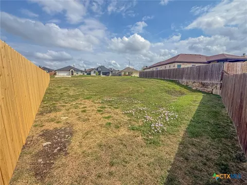 169 Greg Ln, Jarrell, TX 76537 photo 4