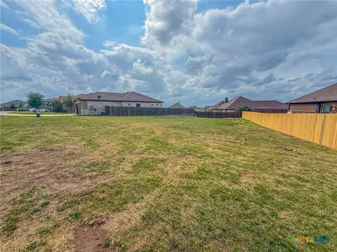 169 Greg Ln, Jarrell, TX 76537 photo 2