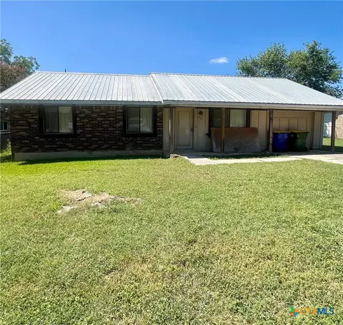 824 Larry Dr, Gonzales, TX 78629