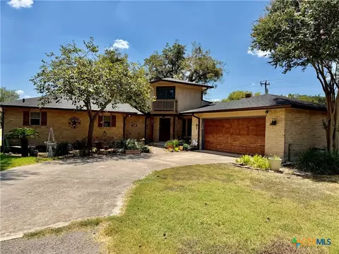 145 Rio Grande Dr, Seguin, TX 78155