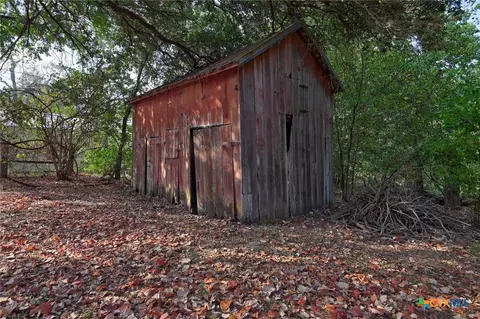 Exterior - 124 S Avenue I, Shiner, TX 77984 photo 6 of 6