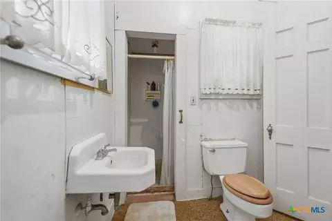 Bath - 124 S Avenue I, Shiner, TX 77984 photo 1 of 1
