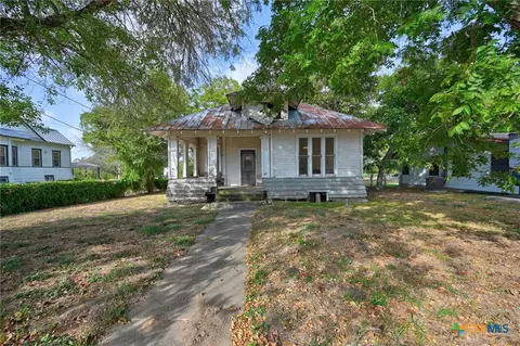 124 S Avenue I, Shiner, TX 77984