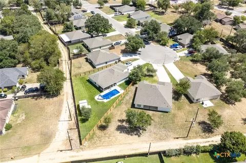 View/Area - 228 Plum St, Luling, TX 78648 photo 7 of 8