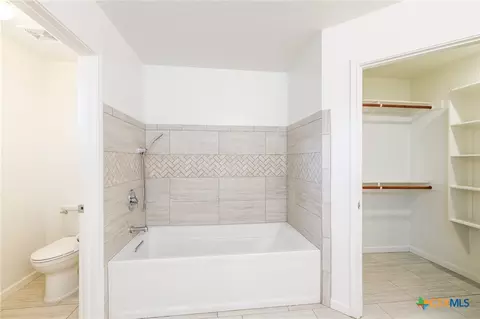 Bath - 228 Plum St, Luling, TX 78648 photo 3 of 4
