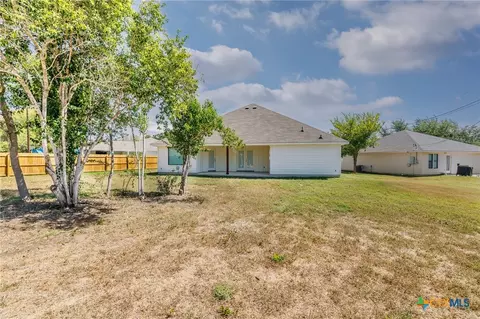Exterior - 228 Plum St, Luling, TX 78648 photo 4 of 13