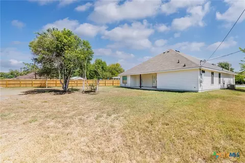 Exterior - 228 Plum St, Luling, TX 78648 photo 5 of 13