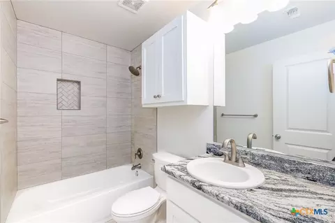 Bath - 228 Plum St, Luling, TX 78648 photo 4 of 4