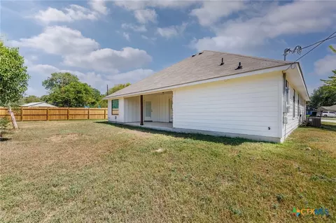 Exterior - 228 Plum St, Luling, TX 78648 photo 6 of 13