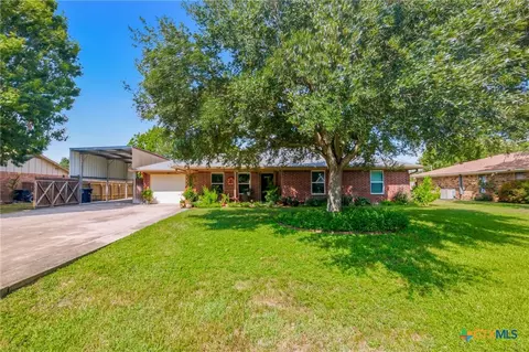 411 Dove Dr, Victoria, TX 77905