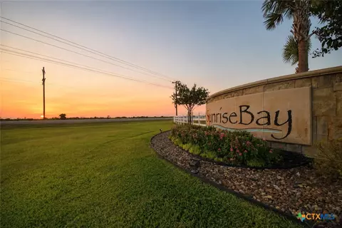 5 Sunrise Bay Dr, Port Lavaca, TX 77979