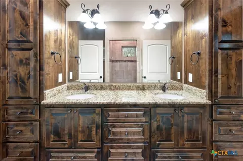 Bath - 249 Post Oak Bnd, Inez, TX 77968 photo 1 of 2