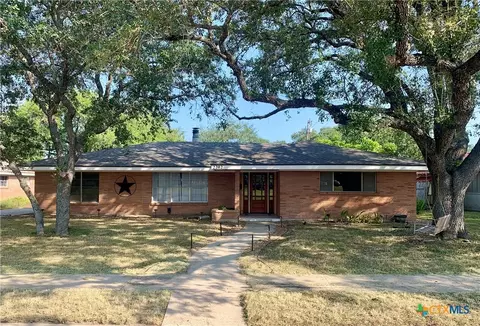 2202 E Loma Vista Ave, Victoria, TX 77901