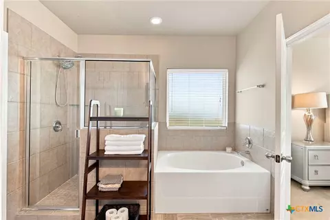 Bath - 7005 Sundown Ct, Temple, TX 76502 photo 2 of 3