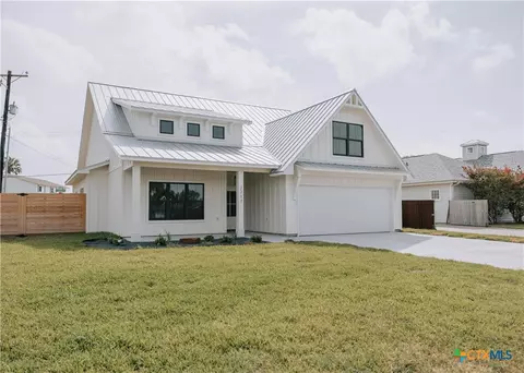 2717 Lakeview Dr, Rockport, TX 78382