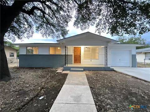 2018 Sherman St, Seguin, TX 78155