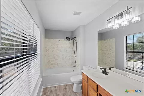 Bath - 551 Thicket Ln, Kyle, TX 78640 photo 4 of 4