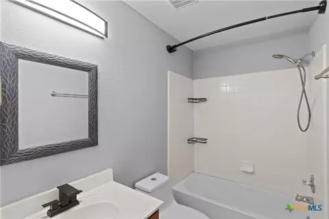 Bath - 551 Thicket Ln, Kyle, TX 78640 photo 2 of 4