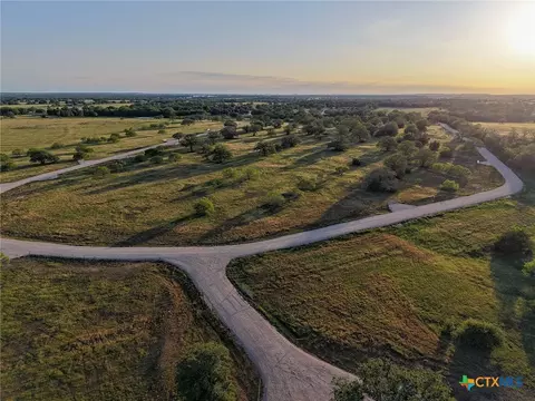 1018 Main Loop Rd, Waelder, TX 78959 photo 4