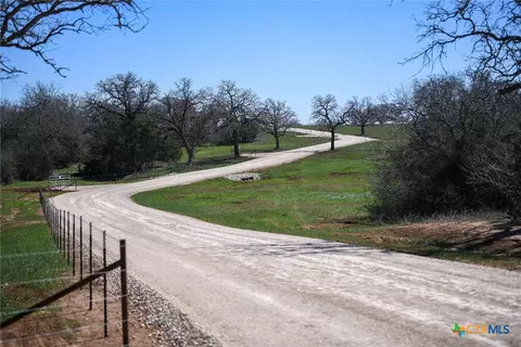 1018 Main Loop Rd, Waelder, TX 78959 photo 8