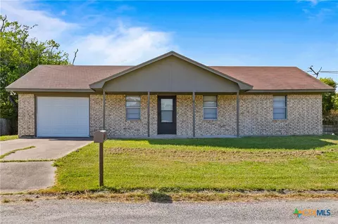 710 Courtney St, Edna, TX 77957