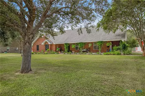 126 Lakeview Dr, Victoria, TX 77905
