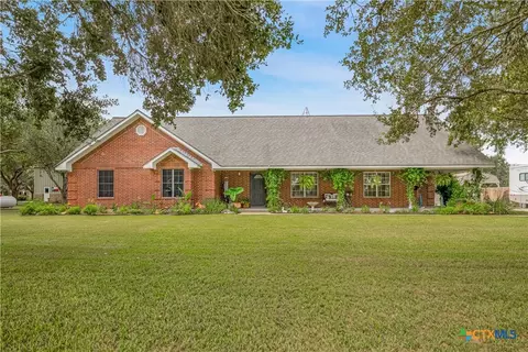 126 Lakeview Dr, Victoria, TX 77905