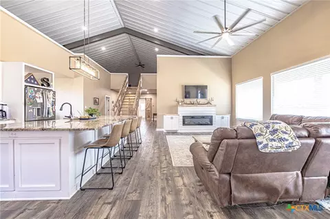 487 County Road 301, Shiner, TX 77984