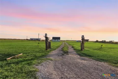 842 Wischkaemper Rd, Victoria, TX 77905