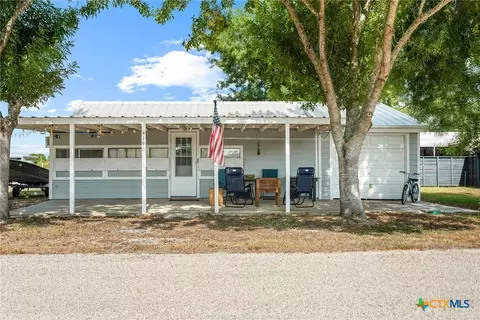 190 La Lucia St, Port Lavaca, TX 77979