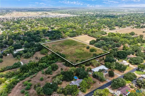 303 Edinburgh St, Victoria, TX 77904