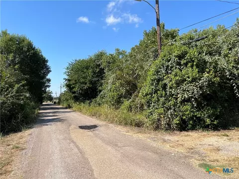 314 N West Front St, Holland, TX 76534