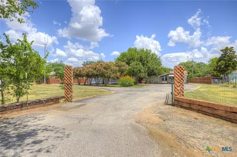 580 E Zipp Rd, New Braunfels, TX 78130