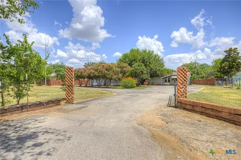 580 E Zipp Rd, New Braunfels, TX 78130