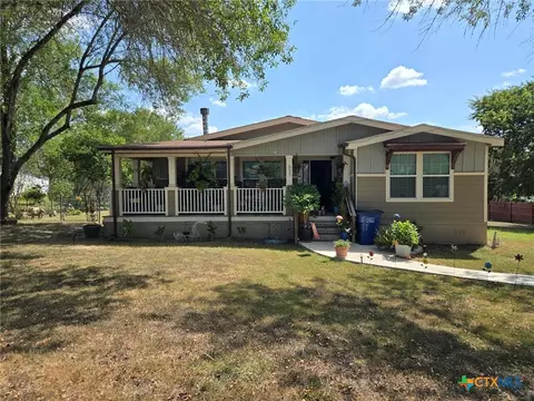 327 Reyna Ln, Seguin, TX 78155