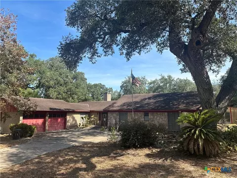 408 Royal Oak Dr, Victoria, TX 77905