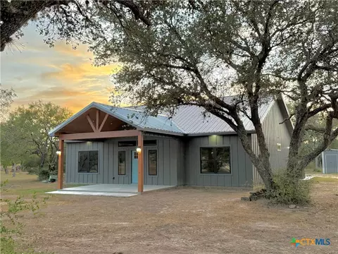 84 Paloma Rd, Victoria, TX 77905