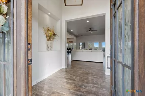 Entry Way - 494 Flash Cir, Luling, TX 78648 photo 2 of 7
