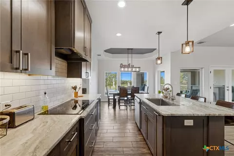 Kitchen - 494 Flash Cir, Luling, TX 78648 photo 5 of 7
