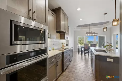 Kitchen - 494 Flash Cir, Luling, TX 78648 photo 4 of 7