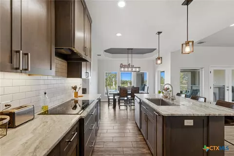 Kitchen - 494 Flash Cir, Luling, TX 78648 photo 5 of 6