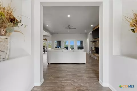 Entry Way - 494 Flash Cir, Luling, TX 78648 photo 3 of 7