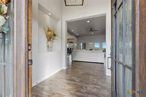 Entry Way - 494 Flash Cir, Luling, TX 78648 photo 1 of 4