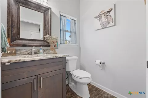 Bath - 494 Flash Cir, Luling, TX 78648 photo 4 of 4