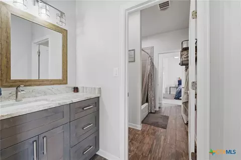 Entry Way - 494 Flash Cir, Luling, TX 78648 photo 6 of 7