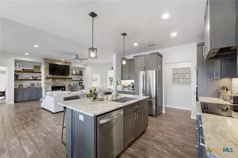 Kitchen - 494 Flash Cir, Luling, TX 78648 photo 6 of 7