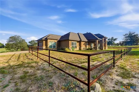 Exterior - 494 Flash Cir, Luling, TX 78648 photo 4 of 6