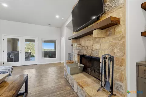 Living - 494 Flash Cir, Luling, TX 78648 photo 3 of 3